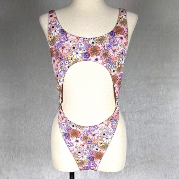 Chloe Rose Floral Sun Chaser One Piece Medium NEW - Picture 11 of 12